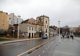 Aspecto actual del Colegio San Lorenzo, que está a la espera de los permisos para rehabilitar dos fachadas del edificio.