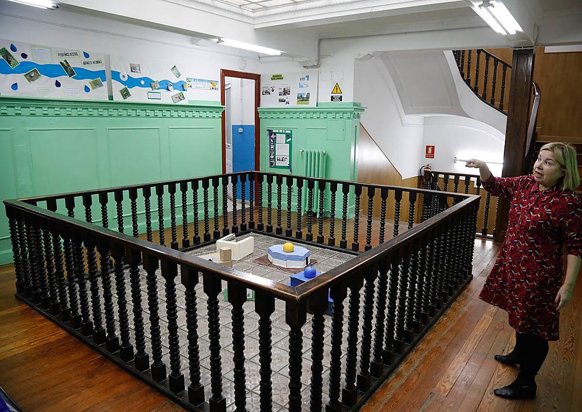 Imagen secundaria 1 - Más de 350 años vigilando Gijón y volcada con la docencia infantil