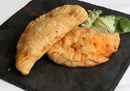 Plato de empanadillas de bonito.