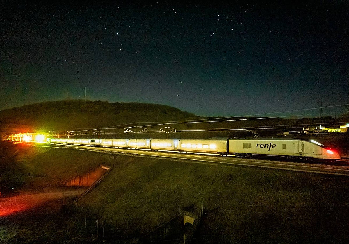 El modelo Avril, circulando en pruebas en la variante de Pajares.