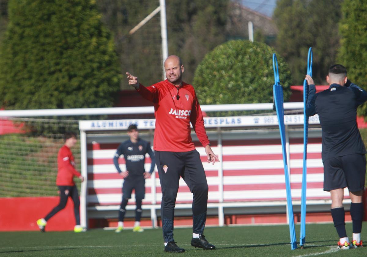 Miguel Ángel Ramírez, ayer, durante el entrenamiento en Mareo.