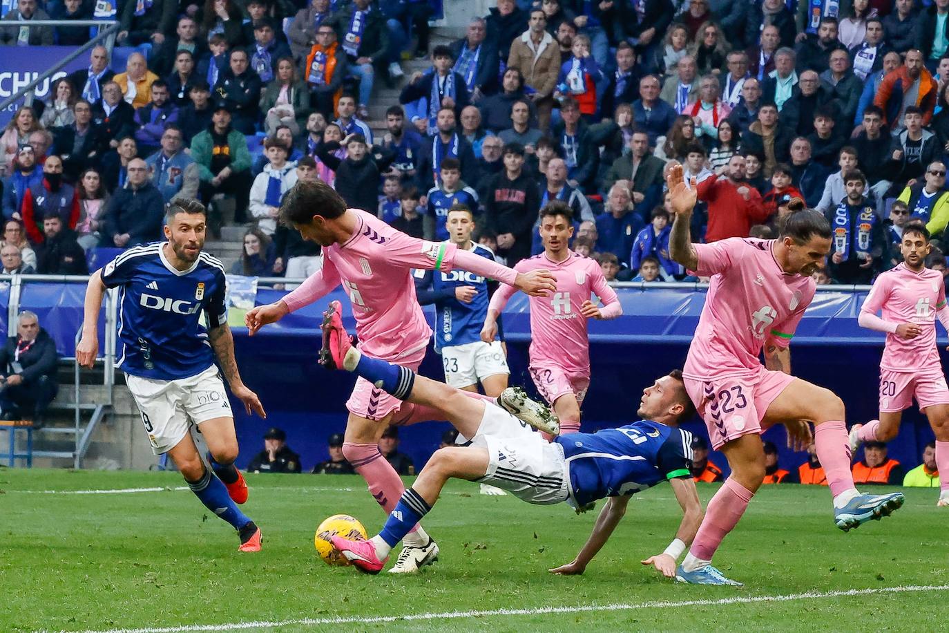 El Real Oviedo - Eldense, en imágenes: así fue el partido