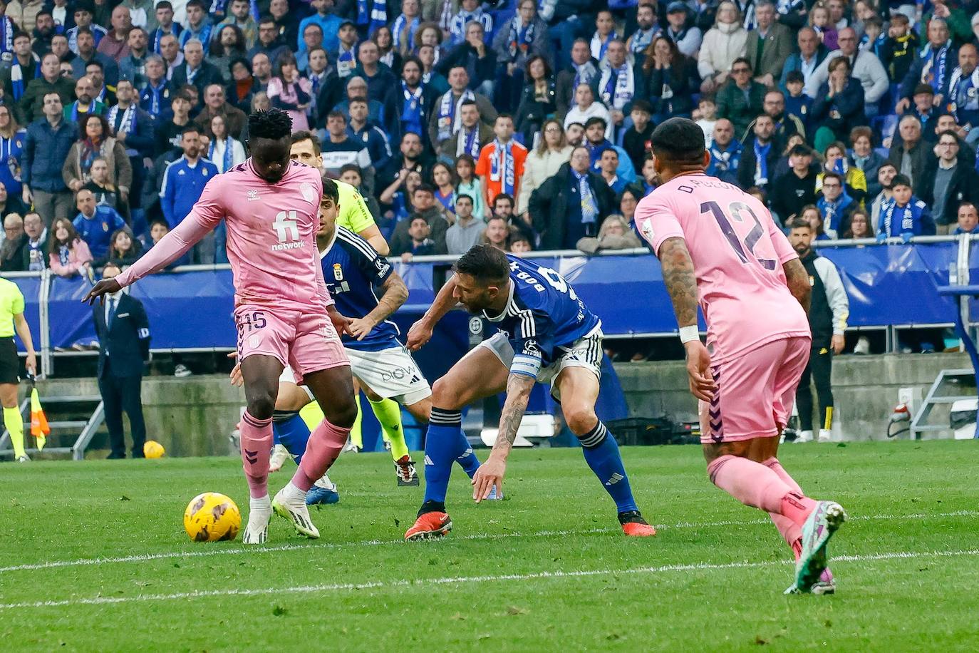 El Real Oviedo - Eldense, en imágenes: así fue el partido