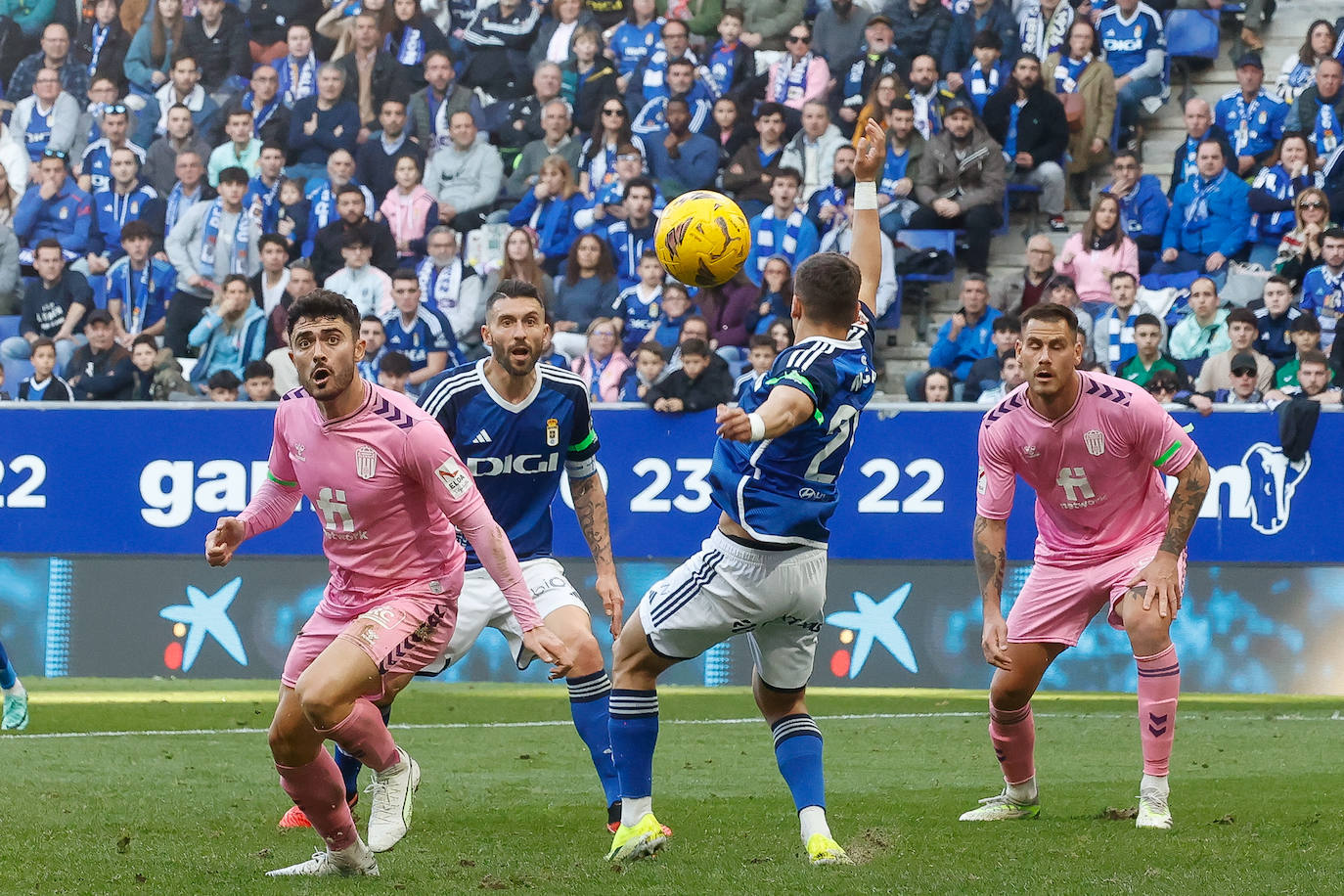 El Real Oviedo - Eldense, en imágenes: así fue el partido