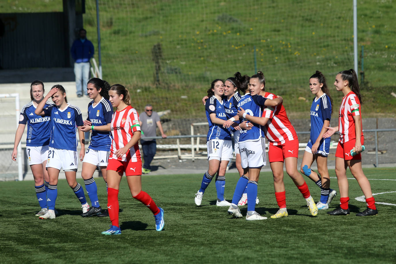 El derbi femenino Real Oviedo - Sporting de Gijón, en imágenes