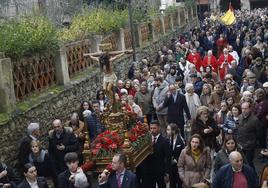 Luanco celebra la procesión del Cristo del Socorro