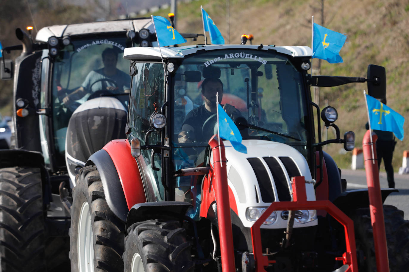 Movilización del campo asturiano: los tractores toman las carreteras