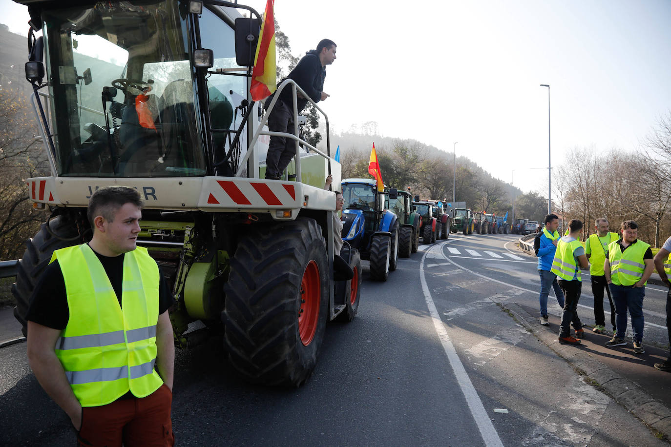 Movilización del campo asturiano: los tractores toman las carreteras