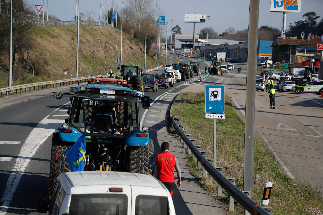 Movilización del campo asturiano: los tractores toman las carreteras