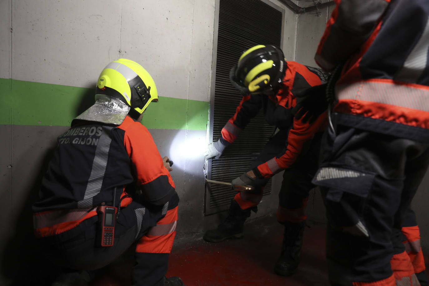El acceso al pasadizo del refugio de Begoña, lleno de escombros
