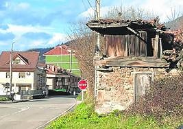 Estado actual del hórreo de Sopedraño en Cabañaquinta, Aller.