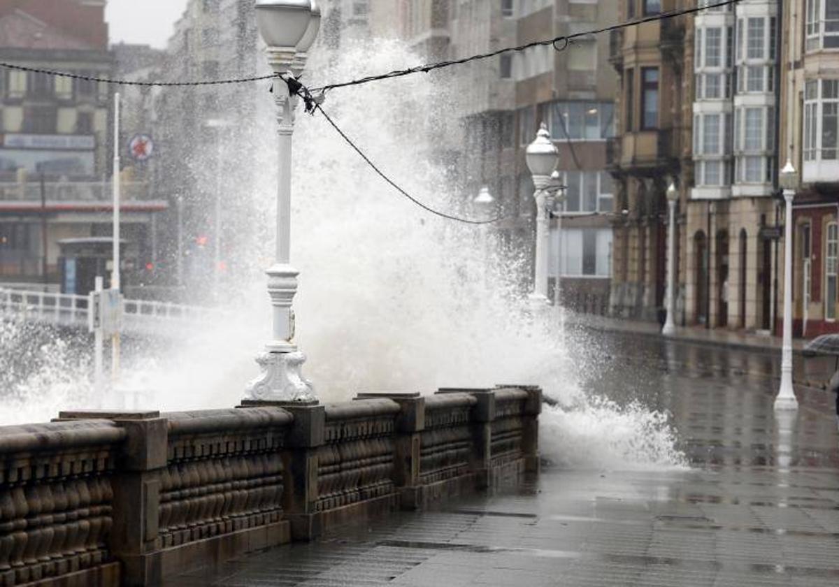 Oleaje en Gijón.