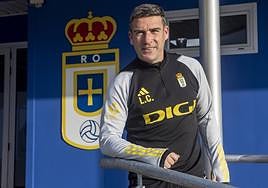 Luis Carrión posa para EL COMERCIO en la previa de su estreno en un derbi asturiano.