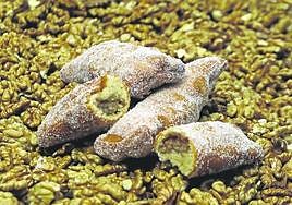 Casadielles sobre una cama de nueces