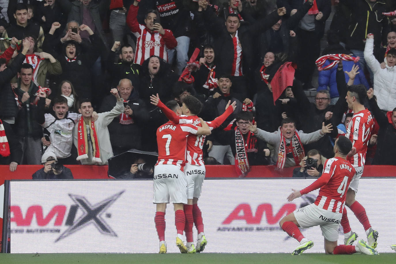 Las mejores imágenes del derbi Sporting - Real Oviedo