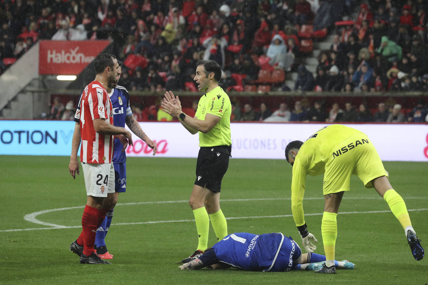 Las mejores imágenes del derbi Sporting - Real Oviedo