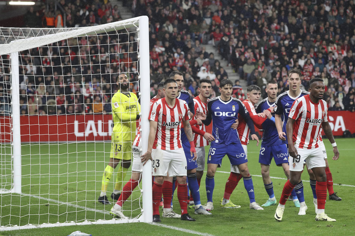 Las mejores imágenes del derbi Sporting - Real Oviedo