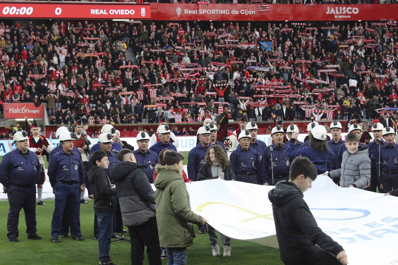 Las mejores imágenes del derbi Sporting - Real Oviedo