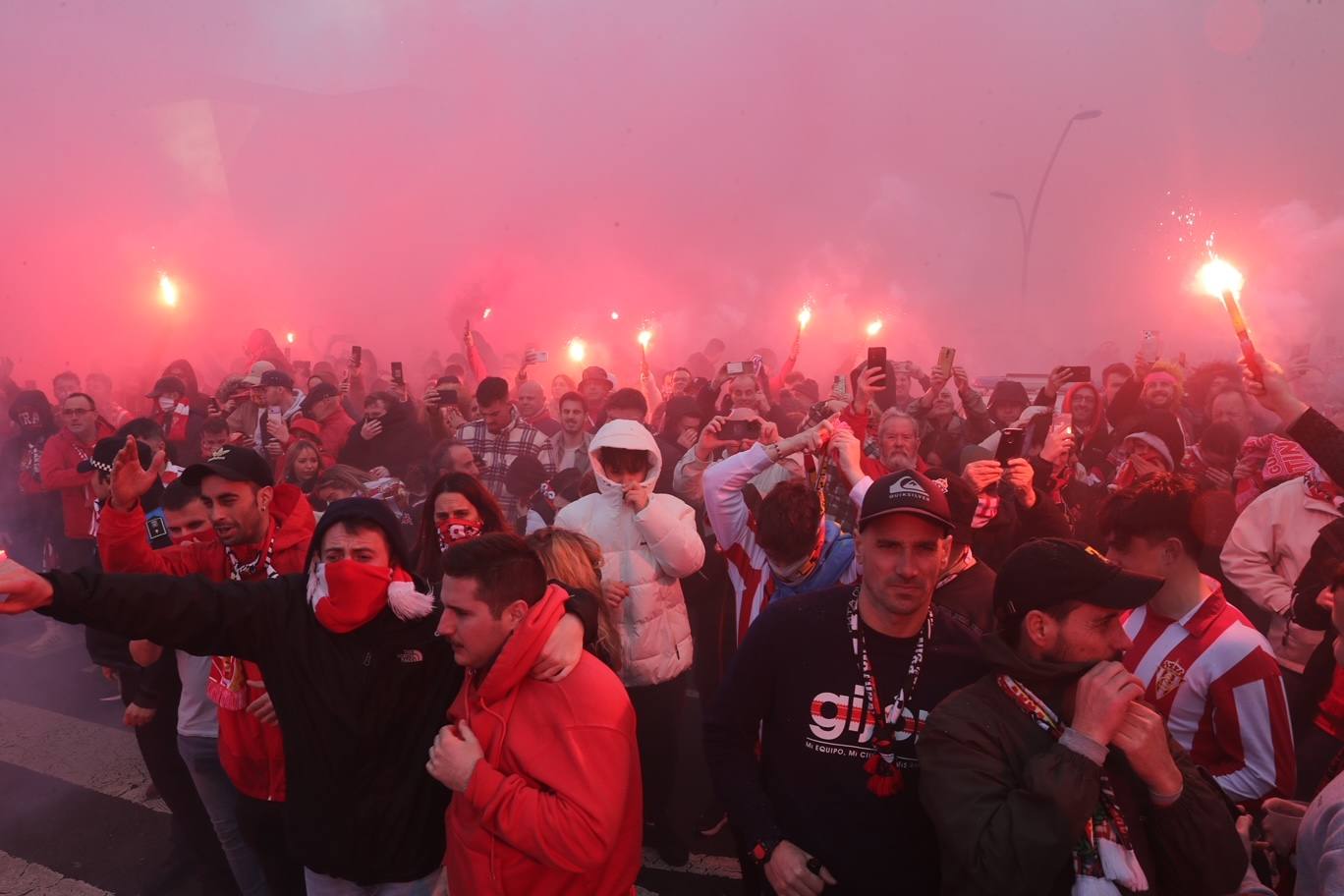 Así fue la llegada del Sporting a El Molinón, en imágenes