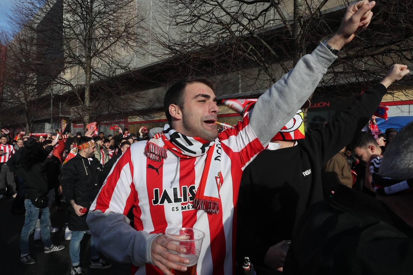 Así fue la llegada del Sporting a El Molinón, en imágenes