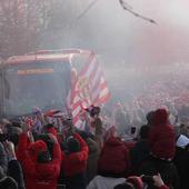 Los aficionados vibraron a la llegada del Sporting a El Molinón, en imágenes