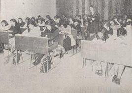 Un grupo de chicas estudiando en el Femenino.