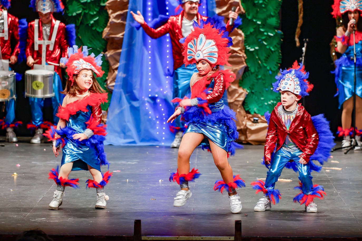 Las charangas llenan el Teatro Jovellanos por segundo día