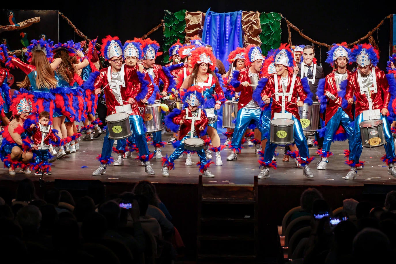 Las charangas llenan el Teatro Jovellanos por segundo día