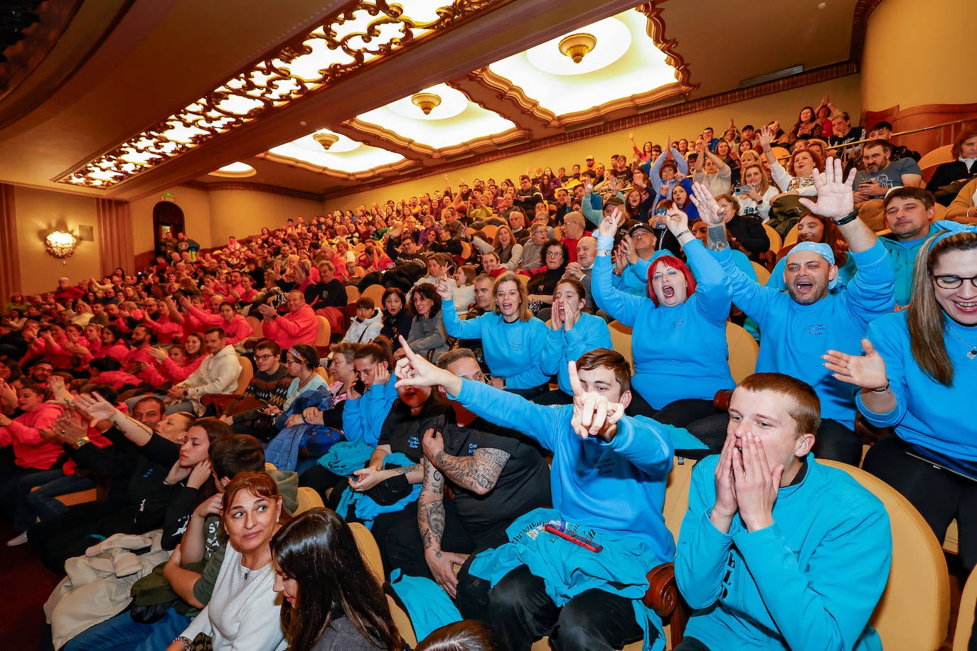 Las charangas llenan el Teatro Jovellanos por segundo día