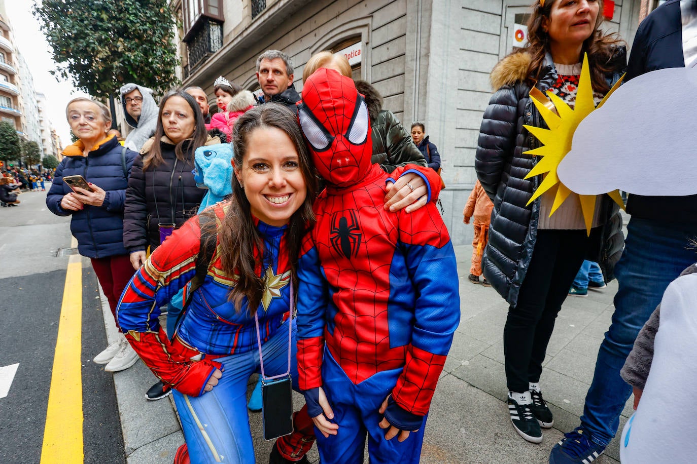 Multitudinario desfile infantil en Gijón: ilusión a todo color en el antroxu de los peques