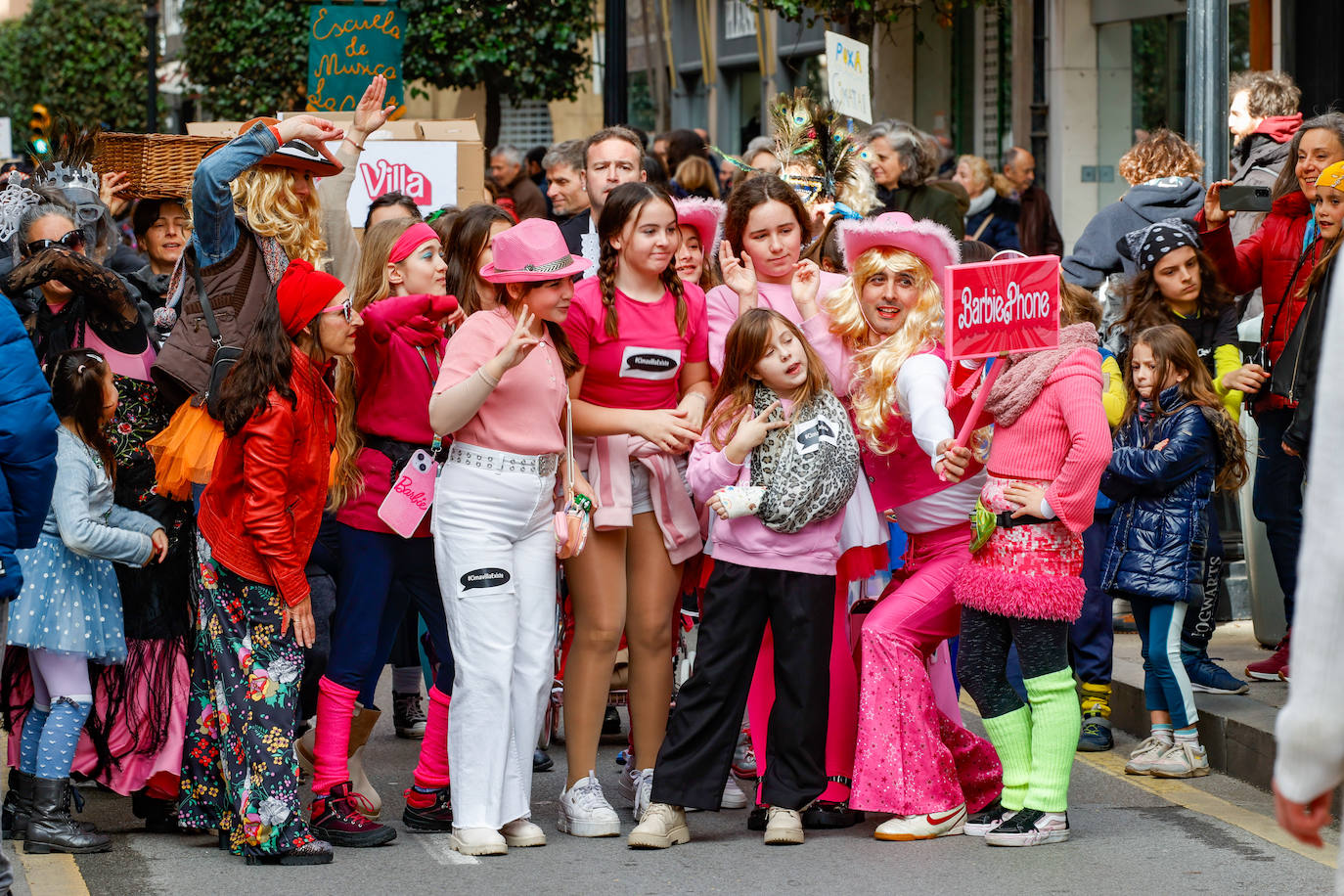 Multitudinario desfile infantil en Gijón: ilusión a todo color en el antroxu de los peques