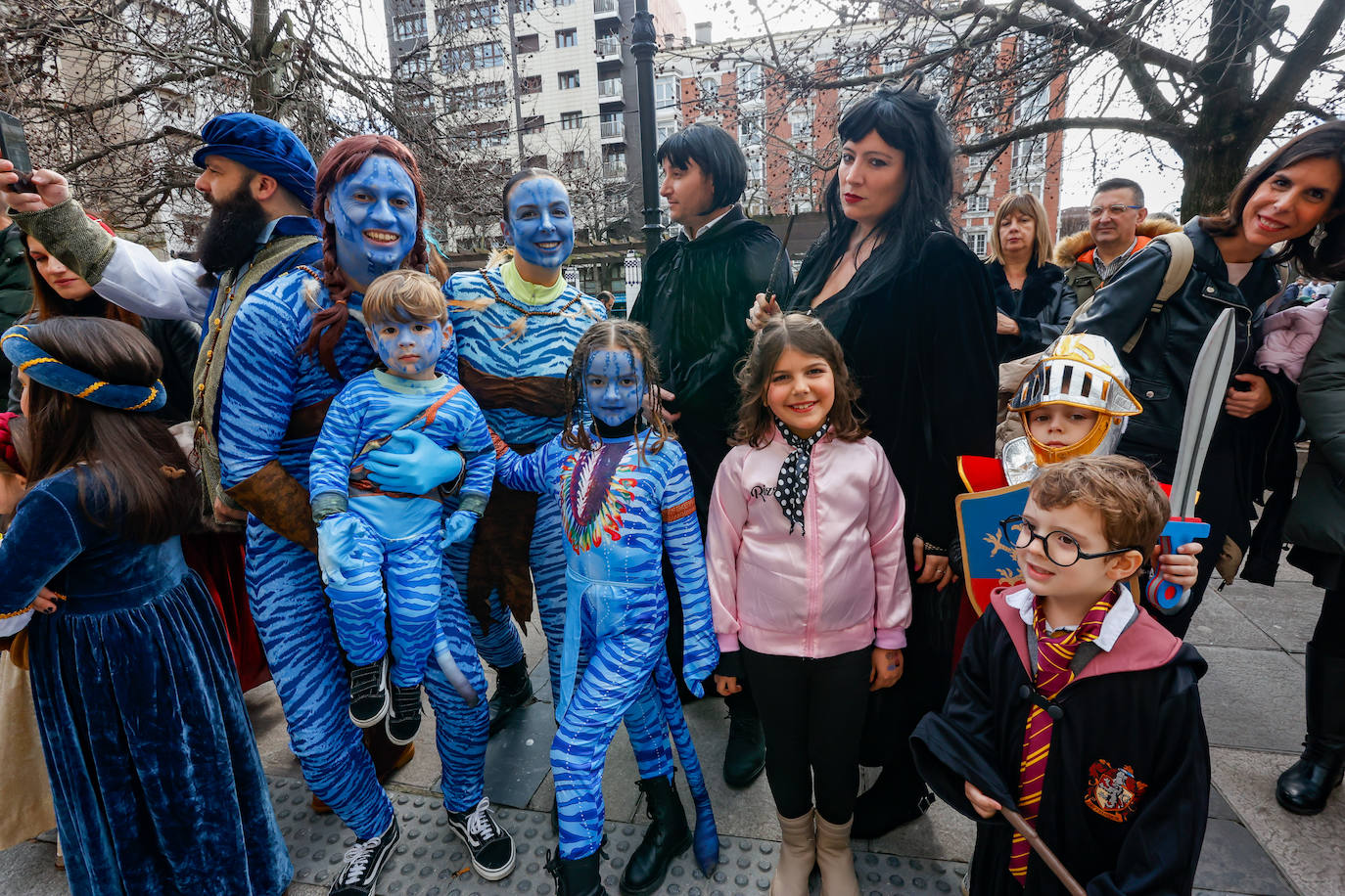 Multitudinario desfile infantil en Gijón: ilusión a todo color en el antroxu de los peques