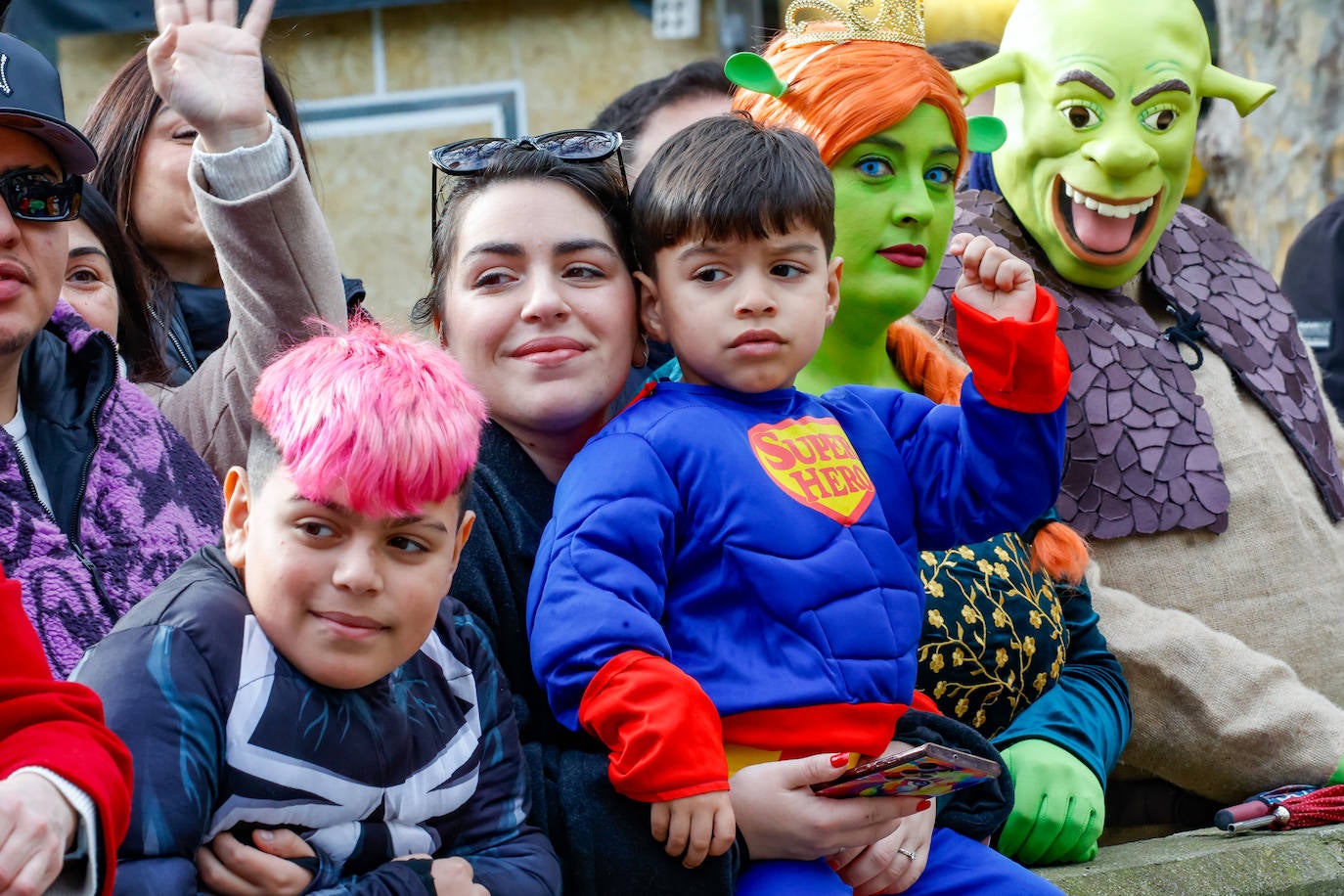 Multitudinario desfile infantil en Gijón: ilusión a todo color en el antroxu de los peques