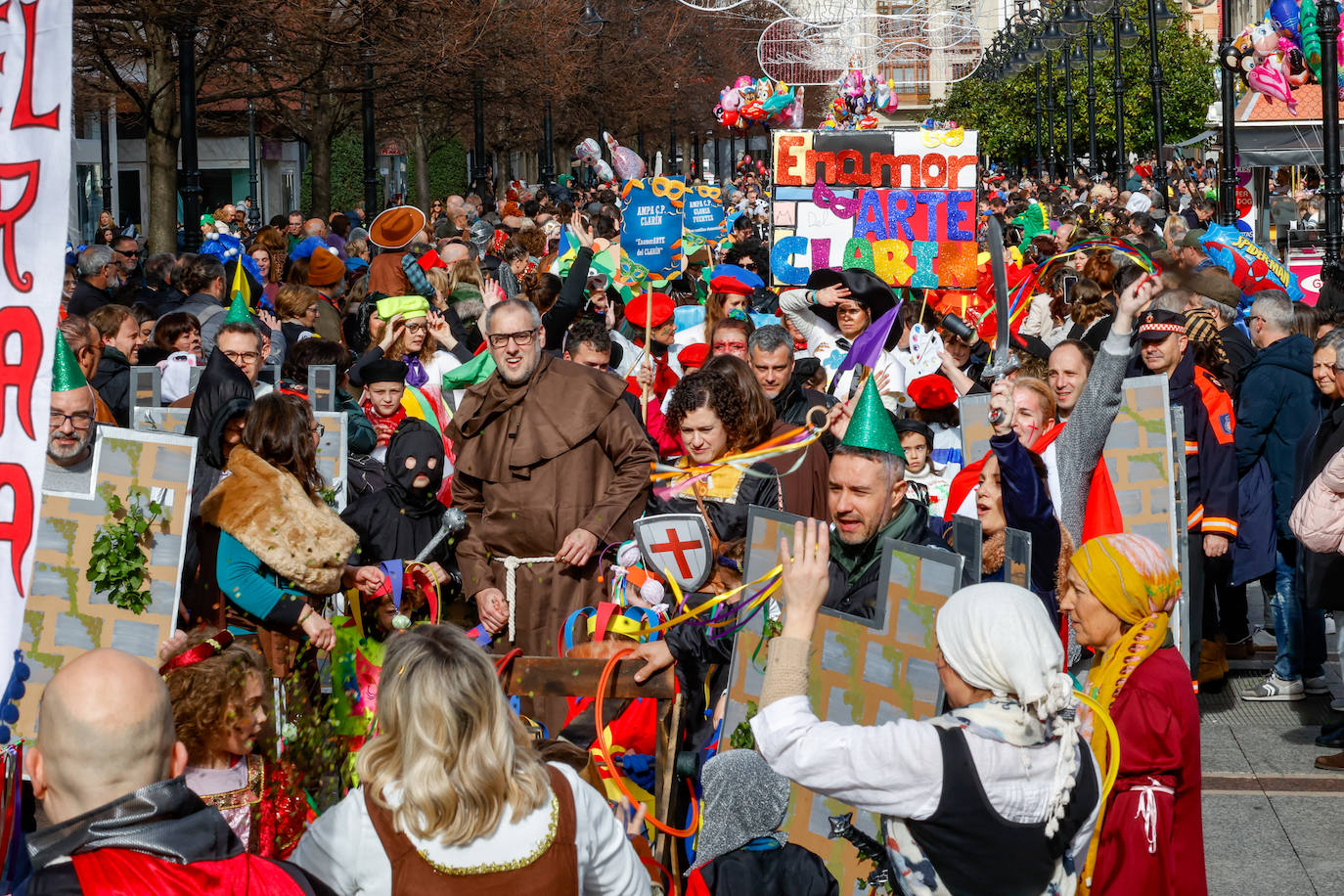 Multitudinario desfile infantil en Gijón: ilusión a todo color en el antroxu de los peques