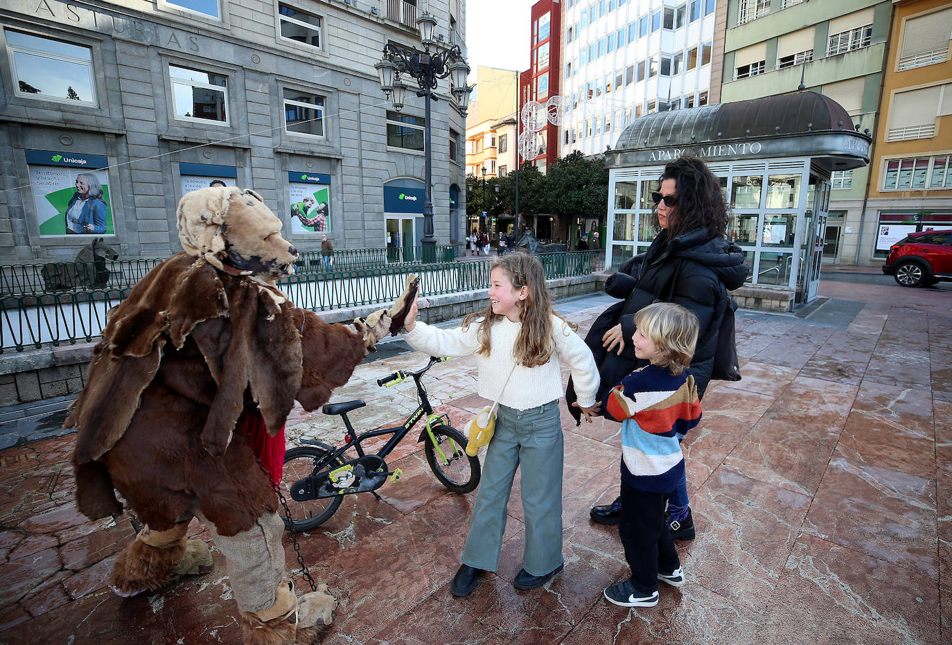 Los Mazcaritos recorren Oviedo por carnaval