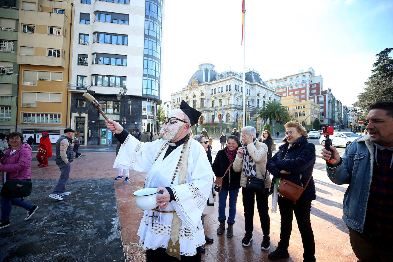 Los Mazcaritos recorren Oviedo por carnaval