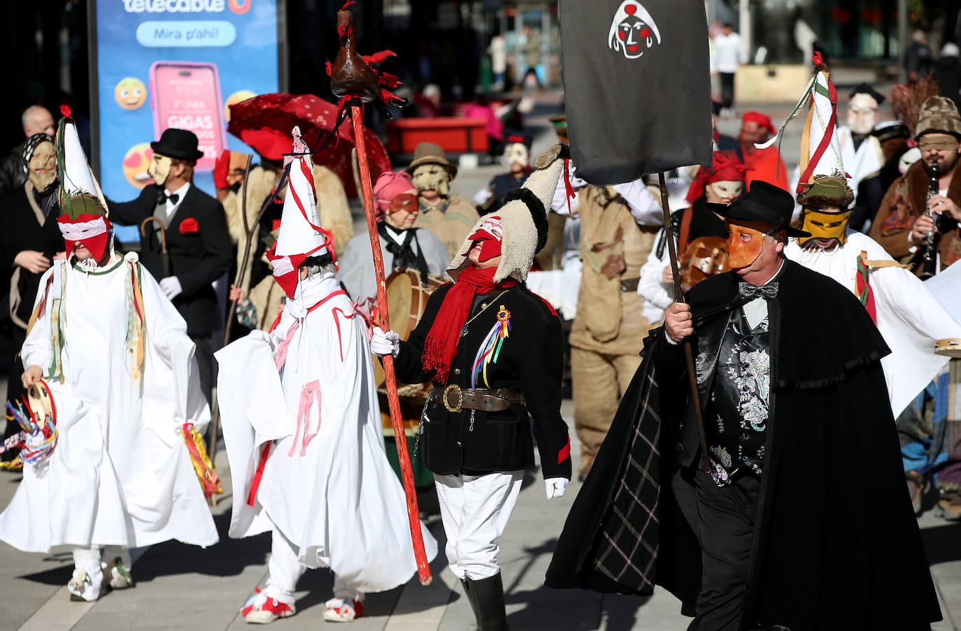 Los Mazcaritos recorren Oviedo por carnaval