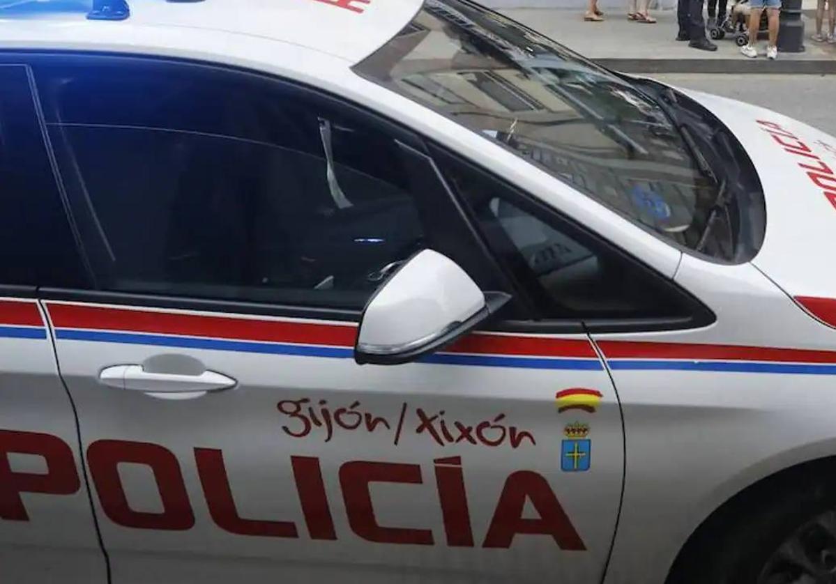 Un hombre fue detenido este domingo por agentes de la Policía Local de Gijón por conducir bajo los efectos del alcohol.