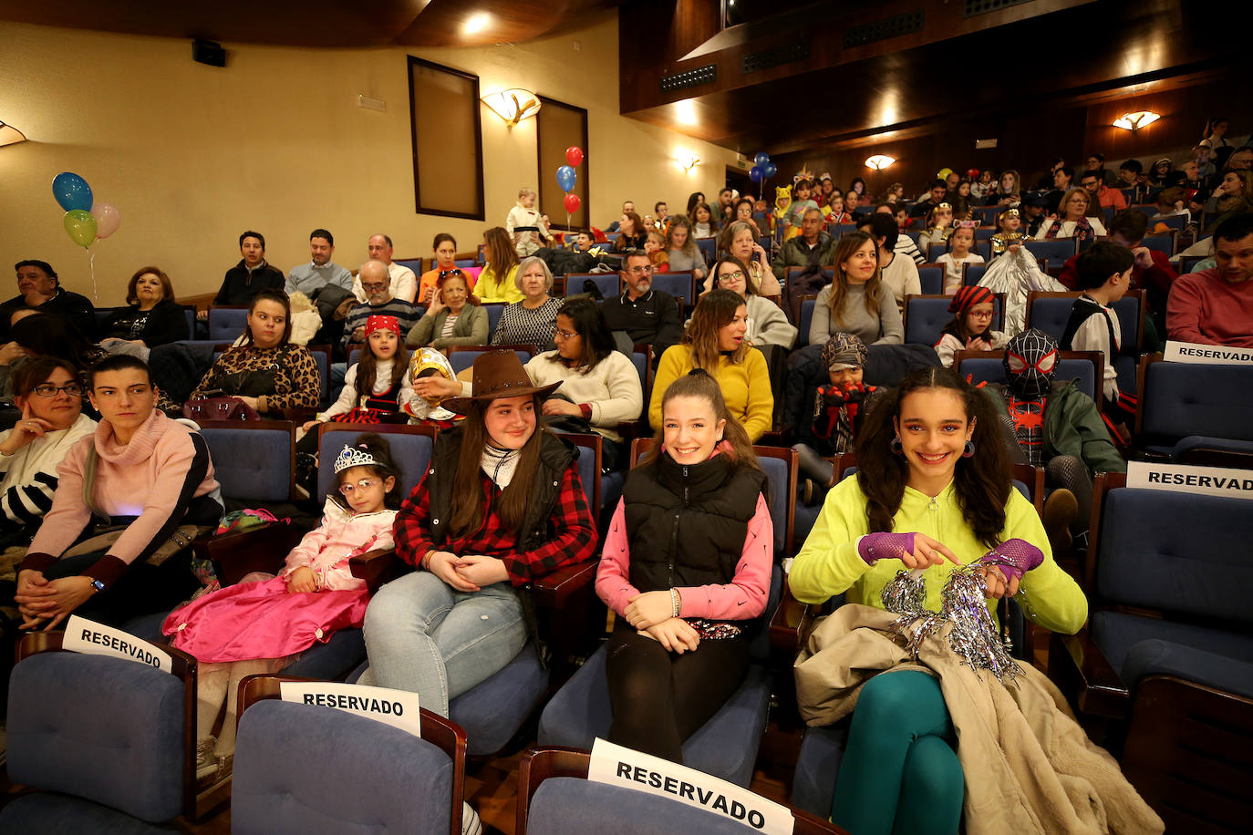 Diversión y color en el concurso de disfraces infantil de Oviedo