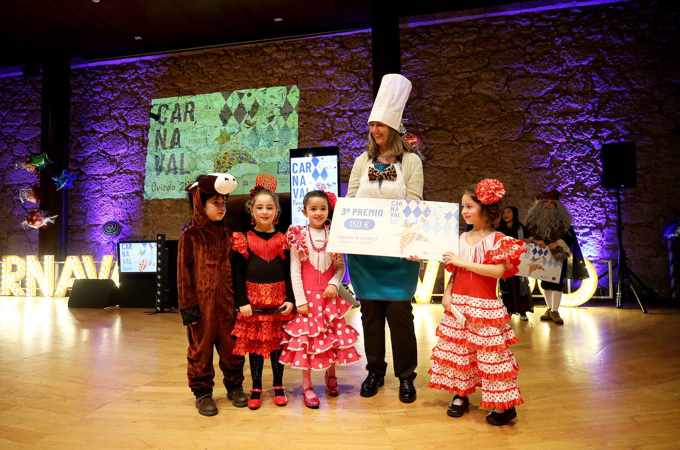 Diversión y color en el concurso de disfraces infantil de Oviedo