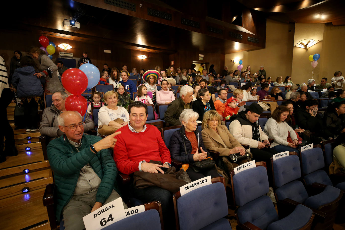 Diversión y color en el concurso de disfraces infantil de Oviedo