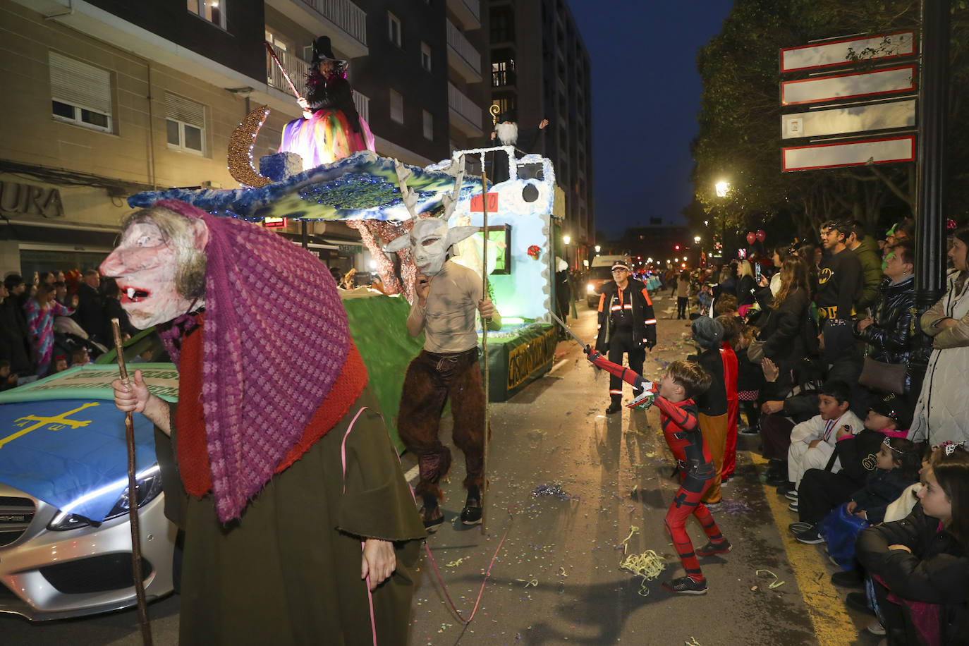 Así fue el desfile de carnaval de Gijón: una multitud y despliegue de originalidad