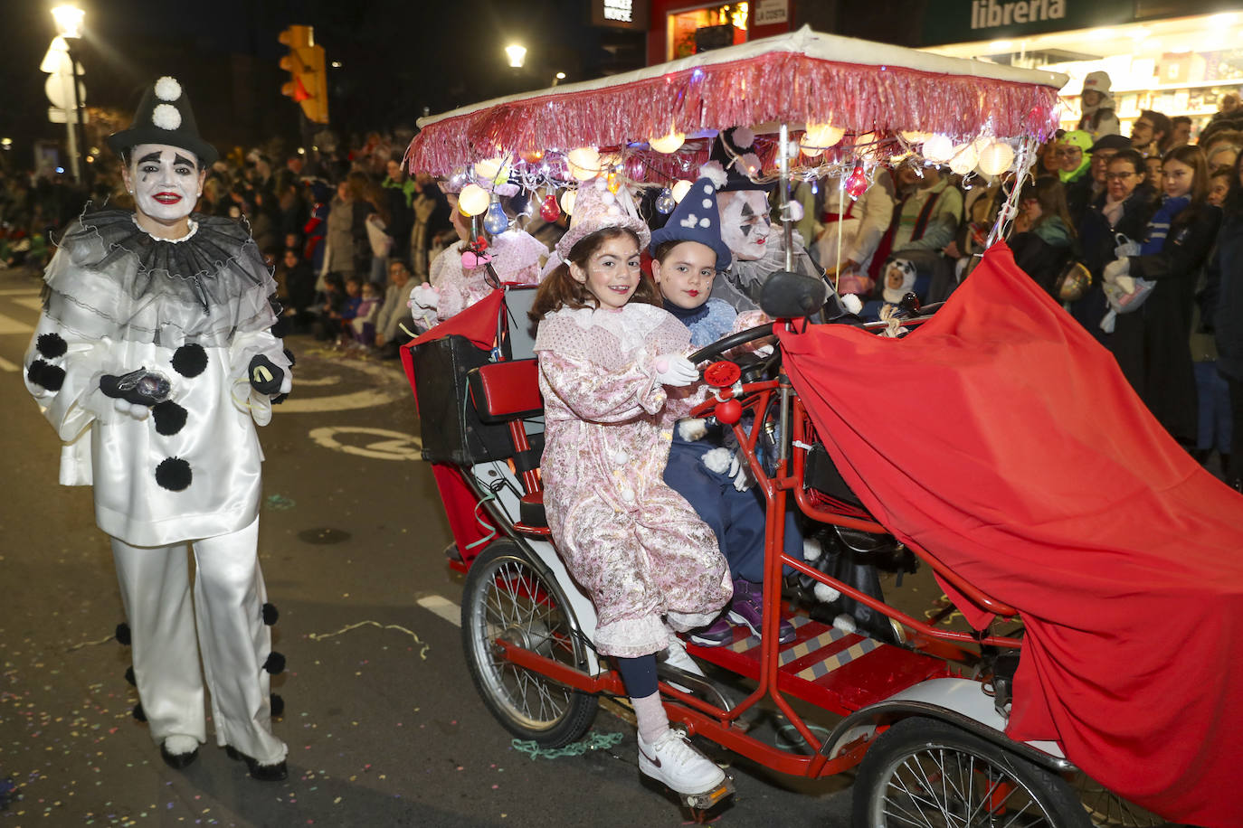 Así fue el desfile de carnaval de Gijón: una multitud y despliegue de originalidad