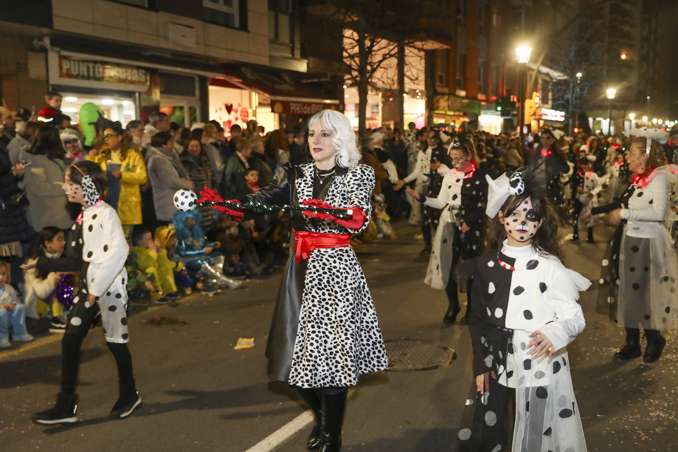 Así fue el desfile de carnaval de Gijón: una multitud y despliegue de originalidad