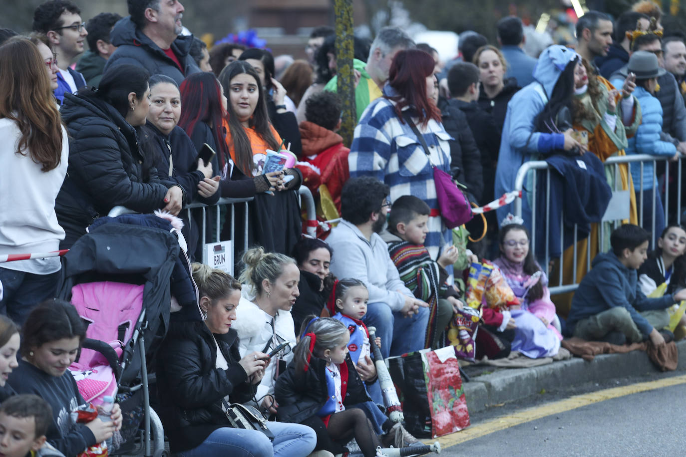 Así fue el desfile de carnaval de Gijón: una multitud y despliegue de originalidad