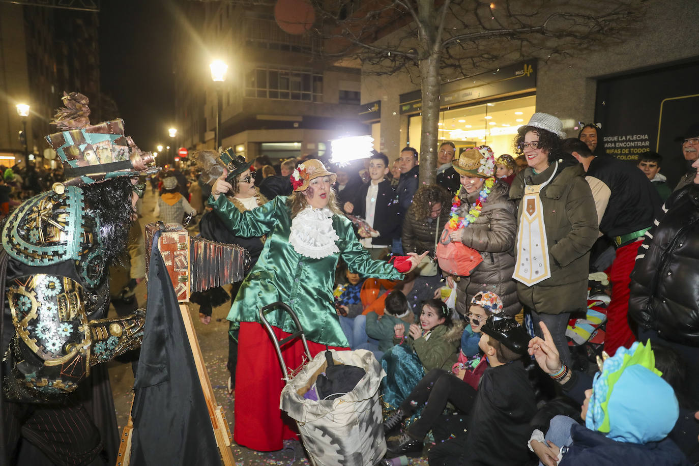 Así fue el desfile de carnaval de Gijón: una multitud y despliegue de originalidad