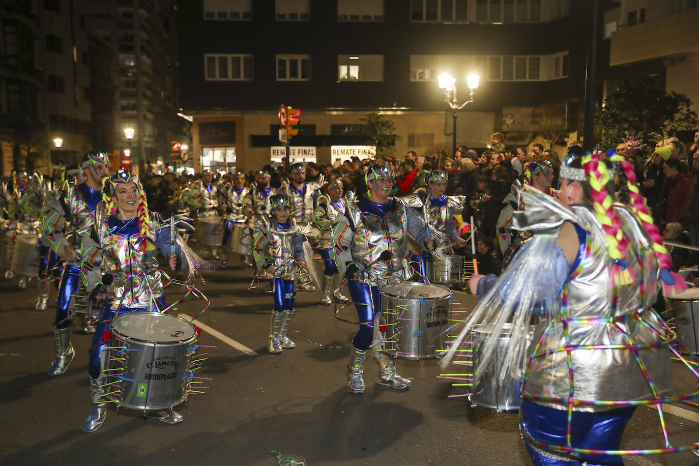 Así fue el desfile de carnaval de Gijón: una multitud y despliegue de originalidad