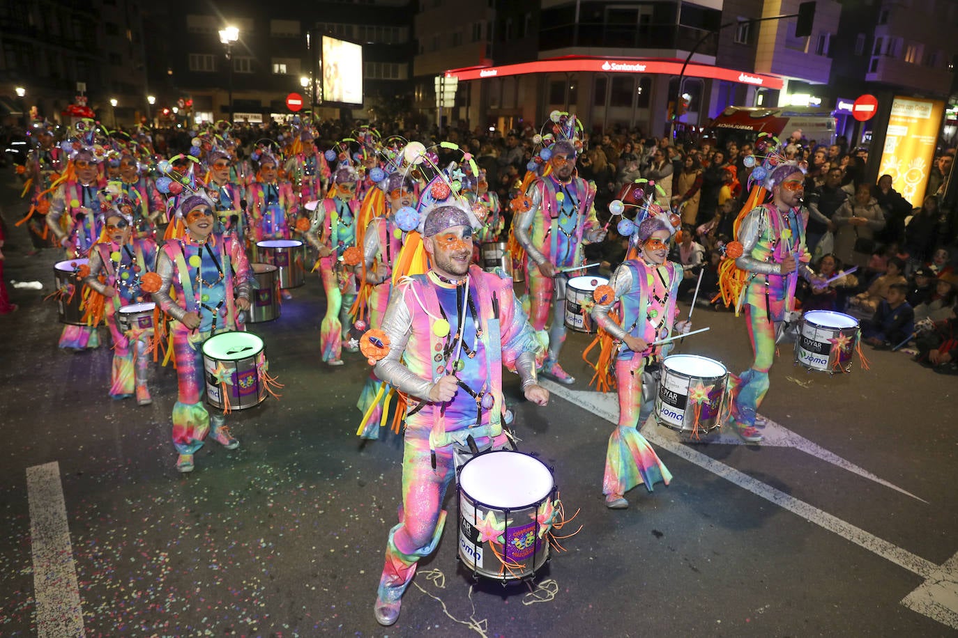 Así fue el desfile de carnaval de Gijón: una multitud y despliegue de originalidad