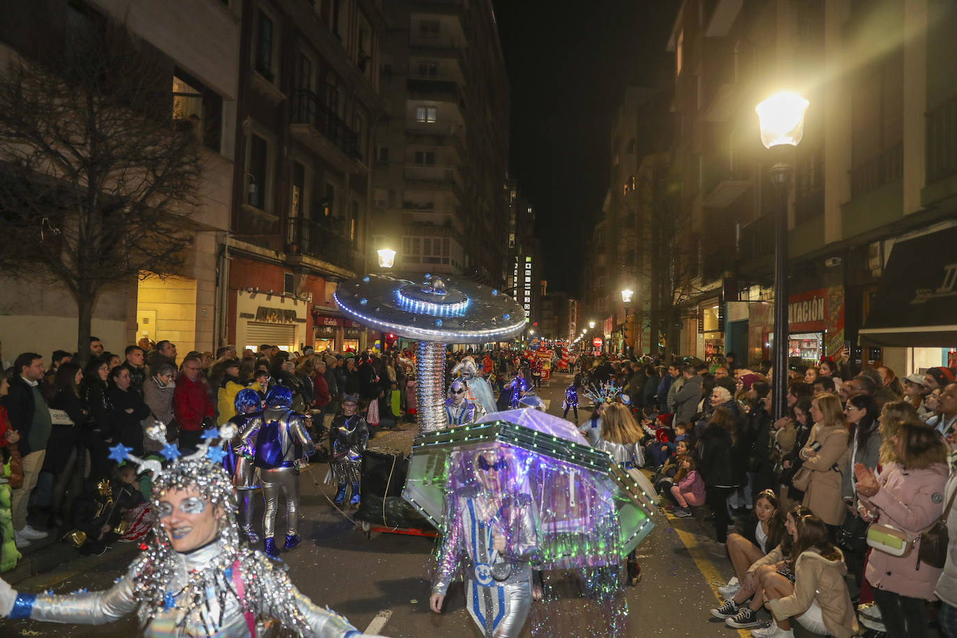 Así fue el desfile de carnaval de Gijón: una multitud y despliegue de originalidad