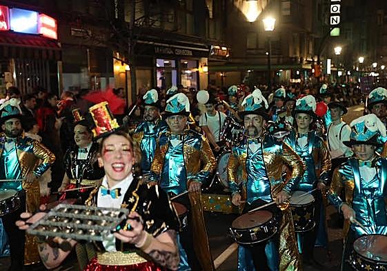 Así fue el desfile de carnaval de Gijón: una multitud y despliegue de originalidad